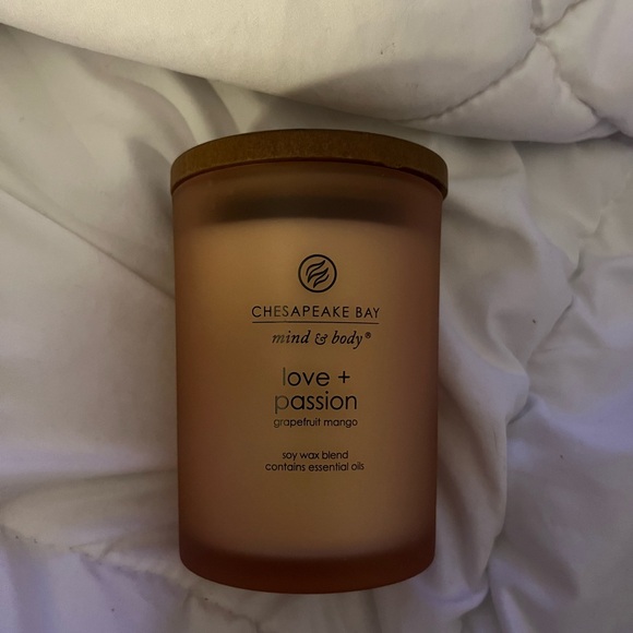 Chesapeake Bay Love + Passion Candle - Picture 1 of 4